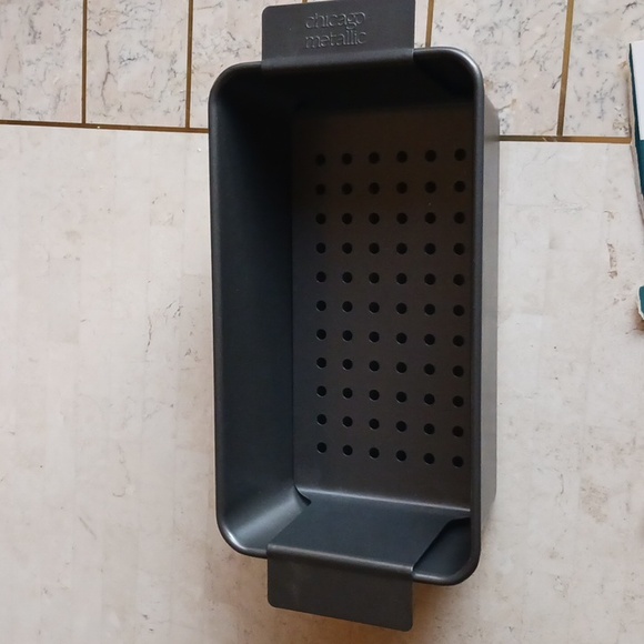 Loaf pan/meatloaf pan with pull out tray, non-stick,Chicago metallic, New - Picture 5 of 9